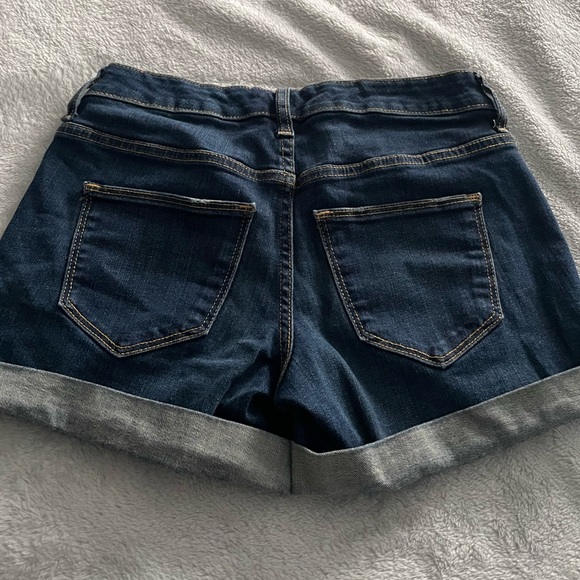 Shorts never used - Picture 2 of 2